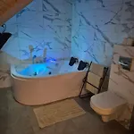 Z Prywatna Wanna Z Hydromasazem - U Parow Apartment